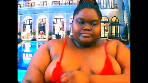 Snapshot of ebonyhotbuns4u2luv chatting on April 16, 8:26 am ebonyhotbuns4u2luv online show from April 16, 8:26 am