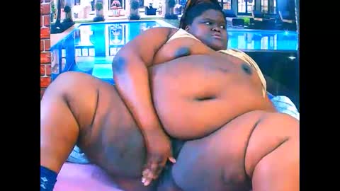 Snapshot of ebonyhotbuns4u2luv chatting on April 29, 6:50 am ebonyhotbuns4u2luv online show from April 29, 6:50 am