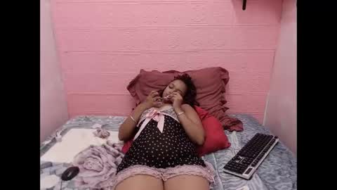 Snapshot of ebonykelz chatting on December 15, 11:25 am ebonykel online show from December 15, 11:25 am