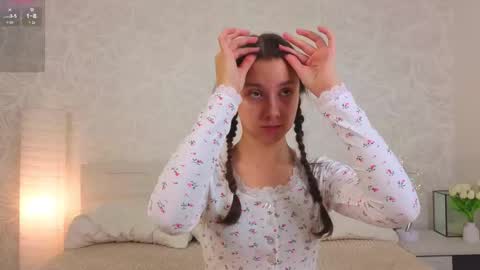 Snapshot of ebonyleibenstein chatting on October 10, 3:05 am Milly online show from October 10, 3:05 am