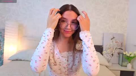 Snapshot of ebonyleibenstein chatting on October 21, 3:18 am Milly online show from October 21, 3:18 am