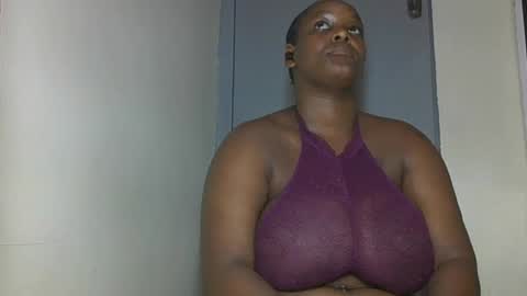 Snapshot of ebonymayahh chatting on July 30, 8:57 am ebonymayahh online show from July 30, 8:57 am