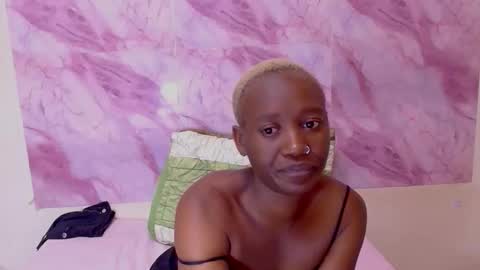 Snapshot of ebonyolive69 chatting on October 23, 7:01 pm Cindy online show from October 23, 7:01 pm