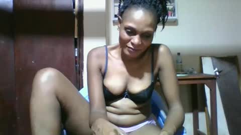 Snapshot of ebonyqueen4 chatting on April 17, 9:34 am JACKLINE online show from April 17, 9:34 am