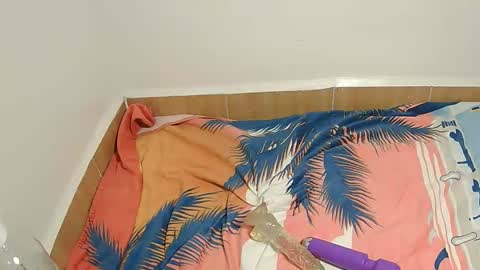 Snapshot of ebonyqueenn001 chatting on February 26, 7:57 pm queen online show from February 26, 7:57 pm