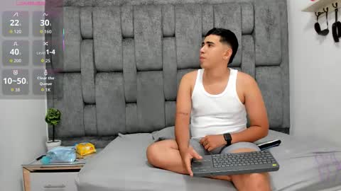 Snapshot of eclipselove_os chatting on February 28, 7:37 pm Blake and Jess online show from February 28, 7:37 pm