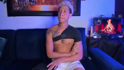 Snapshot of ecstasyx2_23 chatting on February 24, 5:05 am ecstasyx2_23 online show from February 24, 5:05 am