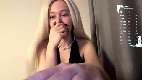 Snapshot of edahucks chatting on March 24, 4:12 pm Mia online show from March 24, 4:12 pm