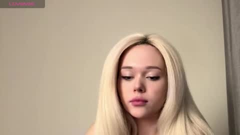 Snapshot of edahucks chatting on March 28, 7:13 pm Mia online show from March 28, 7:13 pm