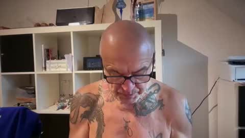 Snapshot of eddelmar chatting on February 12, 9:04 am eddelmar online show from February 12, 9:04 am