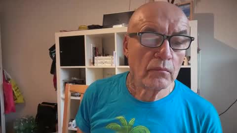 Snapshot of eddelmar chatting on February 16, 9:38 am eddelmar online show from February 16, 9:38 am