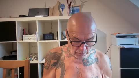 Snapshot of eddelmar chatting on February 17, 10:34 am eddelmar online show from February 17, 10:34 am