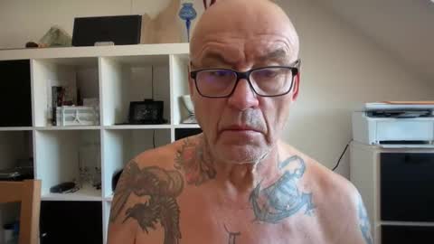 Snapshot of eddelmar chatting on March 2, 10:55 am eddelmar online show from March 2, 10:55 am