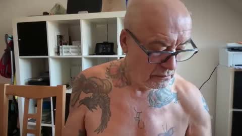 Snapshot of eddelmar chatting on March 3, 11:16 am eddelmar online show from March 3, 11:16 am