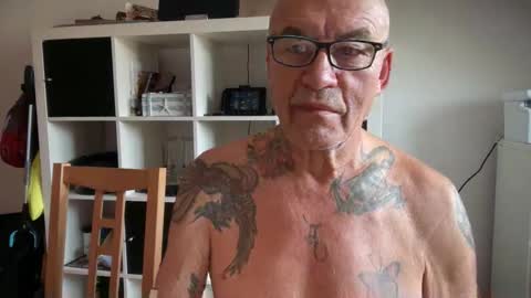 Snapshot of eddelmar chatting on March 5, 3:08 pm eddelmar online show from March 5, 3:08 pm