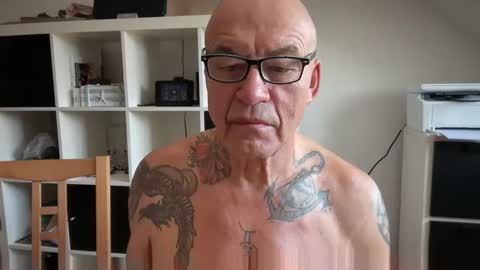 Snapshot of eddelmar chatting on March 7, 9:50 am eddelmar online show from March 7, 9:50 am