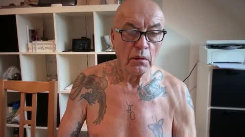 Snapshot of eddelmar chatting on March 8, 7:45 am eddelmar online show from March 8, 7:45 am