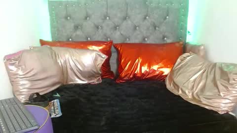 Snapshot of edenivy_lm chatting on May 24, 9:03 am edenivy_lm online show from May 24, 9:03 am