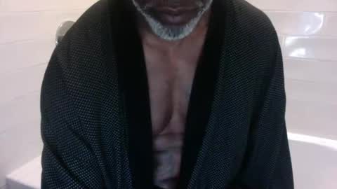 Snapshot of edgingdaddy chatting on May 23, 11:47 am Dad online show from May 23, 11:47 am