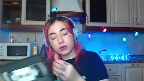 Snapshot of ediefris chatting on December 31, 1:57 am fickle demon made of clumps of matter online show from December 31, 1:57 am