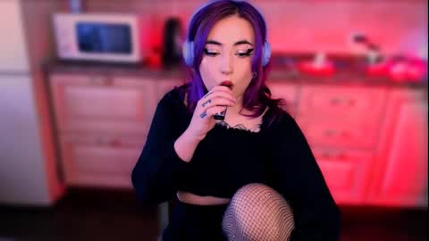 Snapshot of ediefris chatting on February 7, 8:01 am fickle demon made of clumps of matter online show from February 7, 8:01 am