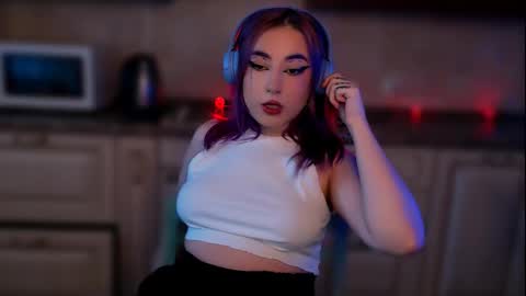 Snapshot of ediefris chatting on February 10, 11:15 am fickle demon made of clumps of matter online show from February 10, 11:15 am