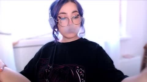 Snapshot of ediefris chatting on October 16, 3:29 am fickle demon made of clumps of matter online show from October 16, 3:29 am