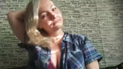 edithmanning online show from November 26, 7:09 am