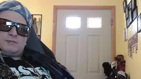 edwardaims_2please online show from December 4, 4:05 pm