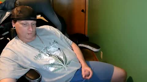 edwardaims_2please online show from June 11, 2:53 am