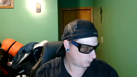 edwardaims_2please online show from June 21, 2:58 am