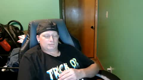 edwardaims_2please online show from July 25, 3:37 am