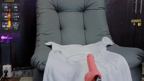 Snapshot of edwardross_ chatting on September 30, 9:53 pm Edward Ross online show from September 30, 9:53 pm