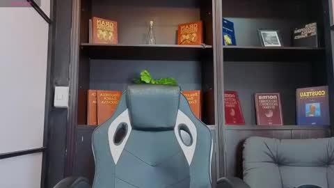 Snapshot of edwardross_ chatting on October 4, 7:01 pm Edward Ross online show from October 4, 7:01 pm