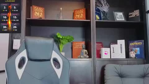 Snapshot of edwardross_ chatting on October 7, 7:55 pm Edward Ross online show from October 7, 7:55 pm