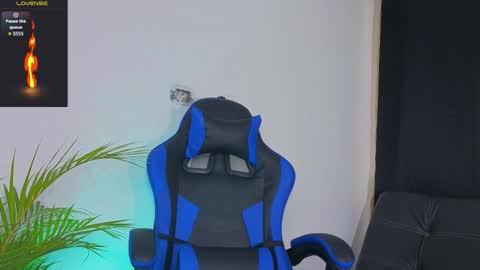 Snapshot of edwardross_ chatting on October 13, 10:43 pm Edward Ross online show from October 13, 10:43 pm