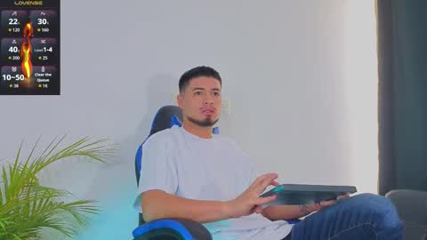 Snapshot of edwardross_ chatting on October 19, 4:29 pm Edward Ross online show from October 19, 4:29 pm