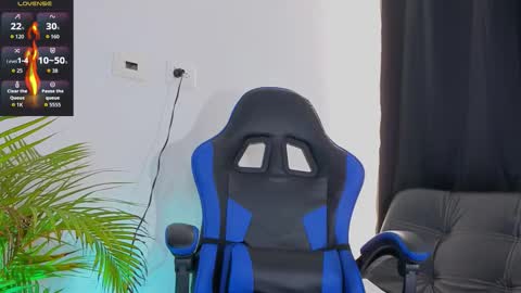 Snapshot of edwardross_ chatting on November 17, 7:19 pm Edward Ross online show from November 17, 7:19 pm