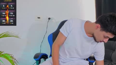 Snapshot of edwardross_ chatting on November 18, 7:40 pm Edward Ross online show from November 18, 7:40 pm