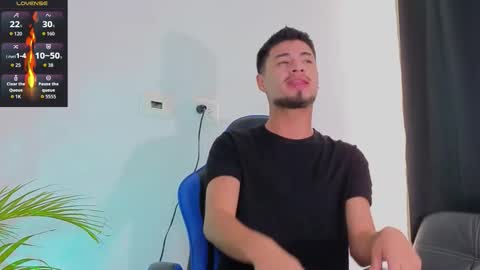 Snapshot of edwardross_ chatting on November 25, 4:40 pm Edward Ross online show from November 25, 4:40 pm