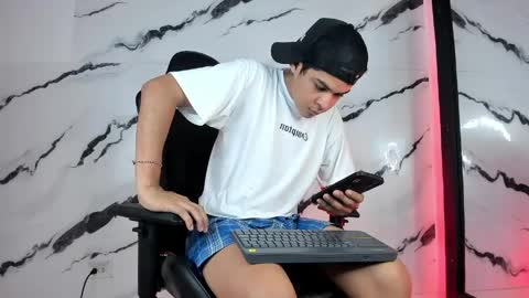 Snapshot of edy_play1 chatting on May 4, 4:19 am edy online show from May 4, 4:19 am