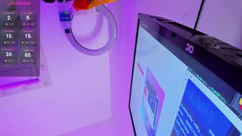 eemily_1 online show from December 28, 12:35 pm
