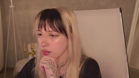 EVA NON NUDE online show from June 5, 4:56 pm