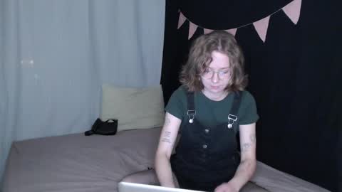 Snapshot of effa__laska chatting on November 12, 7:13 pm effa__laska online show from November 12, 7:13 pm