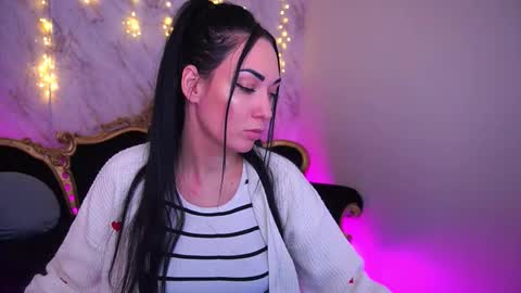 effie_luvv online show from February 4, 8:31 am