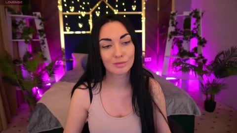 effie_luvv online show from February 11, 7:24 am