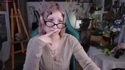 Snapshot of effiemeowley chatting on March 7, 4:20 am effiemeowley online show from March 7, 4:20 am