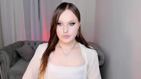 Effie Mur online show from July 17, 9:30 pm