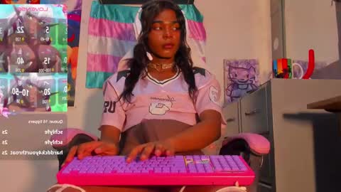 Snapshot of effy_marinn chatting on September 30, 1:38 pm effy_marinn online show from September 30, 1:38 pm