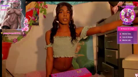 Snapshot of effy_marinn chatting on October 16, 1:01 pm effy_marinn online show from October 16, 1:01 pm